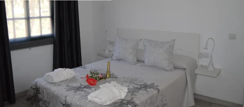 Dormitorio preparado para la llegada de los huéspedes